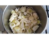 Foto del paso 1 de la receta Merluza 🐟 en Salsa de Puerros