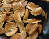 A picture of step 2 of Chickoo halwa.