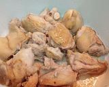 Hình bước làm 2 của món Gà Adobo - Philippin