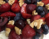 Foto del paso 3 de la receta: Postre helado de merengue, helado y frutos rojos