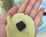Foto langkah ke 4 dari resep Bola ubi crispy coklat lumer.