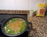 Foto del paso 2 de la receta: Sopa con fideos de arroz, pollo y verduritas