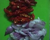 Foto langkah ke 1 dari resep Tumis Kol dengan usus ayam goreng.
