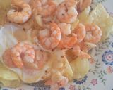 Foto del paso 3 de la receta: Patatas chips con huevos fritos y gambas al ajillo