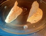 A picture of step 2 of Masala Papad Tacos.