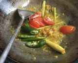 Foto langkah ke 2 dari resep Ayam Masak Hijau Kalimantan ("Masak Acar Kuning").