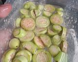 Foto langkah ke 1 dari resep Oseng Terong Cabe Ijo.