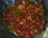 Foto del paso 3 de la receta: Estofado de alcachofas, patatas y langostinos