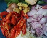 Foto langkah ke 2 dari resep Oseng pindang tongkol pete.