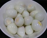Hình bước làm 1 của món Trứng cút rim nước mắm
