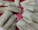 Foto langkah ke 4 dari resep Lumpia Crab Rangoon.