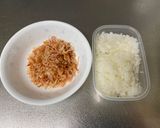 A picture of step 1 of Japanese Bonito Flake Onigiri.