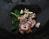 รูปขั้นตอนการทำที่ 2 ของ Oriential meal : หมูป่าต้มยำมิโสะ