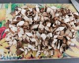 Une image de l'étape 2 de Soupe aux champignons de Paris.