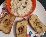 A picture of step 6 of Macaroni white sauce pasta with garlic bread.