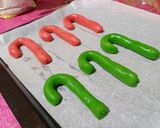 Foto del paso 3 de la receta: Arbolito y bastoncitos navideños 🎄🎅