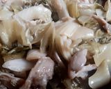Hình bước làm 2 của món Lòng cá lóc xào dưa chua