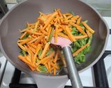 Foto langkah ke 3 dari resep 203. Tumis Wortel, Buncis dan Bawang Bombay.