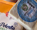 Foto del paso 1 de la receta: Polenta orgánica con salsa de tomate y quesito de cabra 🐐 Queso de leche de cabritas cordobesas 🇦🇷