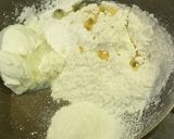 A picture of step 1 of Stuffed Chicken Bun.