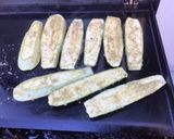 Une image de l'étape 6 de Trio de courgettes marinées et grillées.