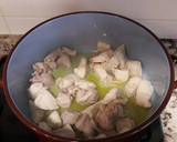 Foto del paso 1 de la receta: Guisado de pollo con tallarines