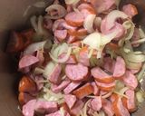 Kiełbasa w sosie pomidorowym z cebulą krok przepisu 1 zdjęcie
