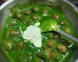 A picture of step 9 of Urad dal kofta in garlicky spinach gravy.