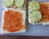 A picture of step 2 of Finģer sandwich.