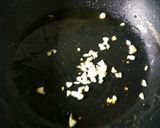 A picture of step 1 of White sauce chicken pasta.