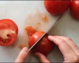 A picture of step 1 of Chinese Stir-Fried Eggs and Tomatoes 蕃茄炒蛋.