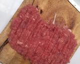 รูปขั้นตอนการทำที่ 2 ของ กะเพราหมูสับผัดแห้ง สูตรใส่พริกแห้งและใบมะกรูด