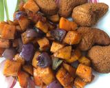 Édesburgonya sült lila hagymával recept fázis 8 fotója