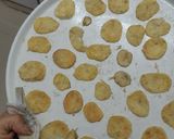A picture of step 7 of Non fried potato chips.