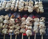 Foto langkah ke 3 dari resep 95. Sate Manis Ayam dan Jamur Berempah.