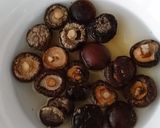 Hình bước làm 3 của món Đậu hũ kho nấm thịt