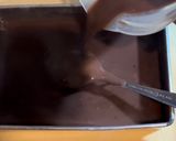Foto langkah ke 4 dari resep Puding Coklat lapis Biskuit.