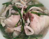 Hình bước làm 2 của món Canh Cánh gà, bông hẹ và nấm