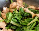 Hình bước làm 4 của món Phở xào kiểu Thái 