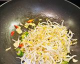 Foto langkah ke 3 dari resep Tumis Tauge Telur.