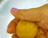A picture of step 6 of Panjiri Laddu recipe from flour and gram flour.