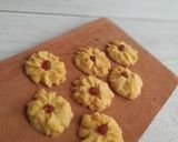 Foto langkah ke 5 dari resep Kue Semprit.