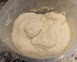 Foto del paso 5 de la receta: Hacer masa de pizza casera y rellenarla