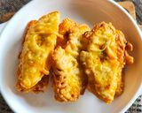 Foto langkah ke 4 dari resep Pisang Tanduk Goreng Wijen.