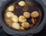 Foto langkah ke 1 dari resep Nasi Bakmoy Ayam Dengan Telur Puyuh Kecap.