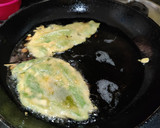 A picture of step 3 of Crispy palak pakora (crispy spinach fritters).