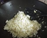Foto langkah ke 3 dari resep Garlic Butter Rice (Nasi Mentega Bawang Putih).