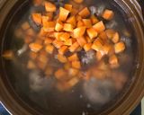 Foto langkah ke 2 dari resep Sop Ayam Segar.