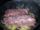 Solomillo relleno con bacon cebolla pimiento y dátiles