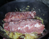 Foto del paso 3 de la receta: Solomillo relleno con bacon cebolla pimiento y dátiles